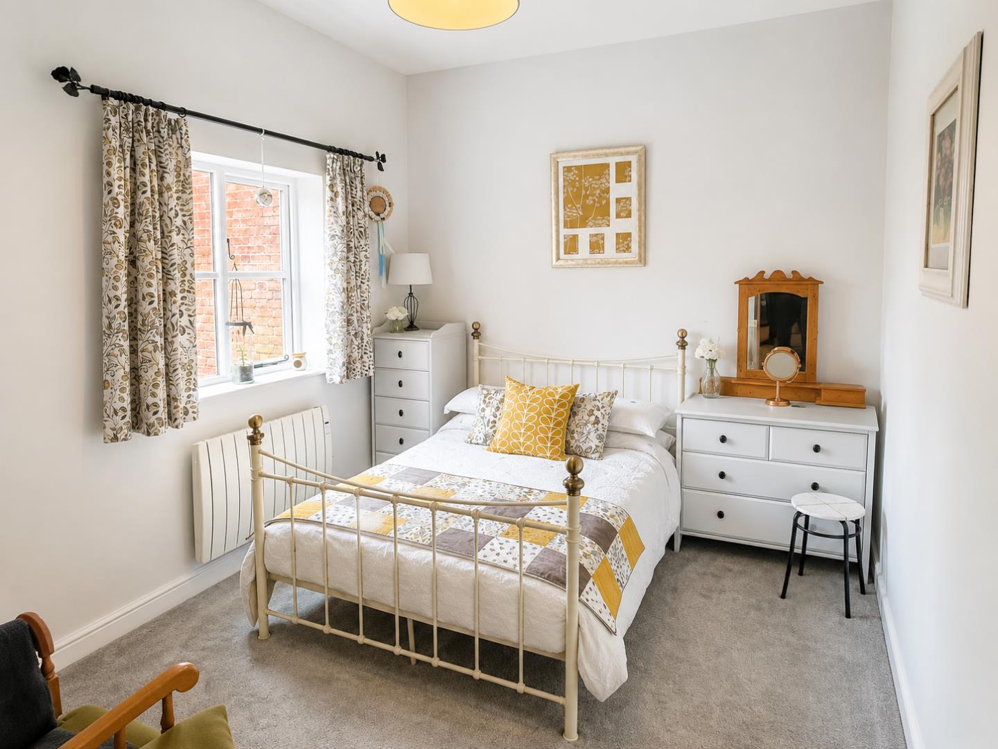 4 Bed, 2 Bath Property For Sale in Model Farm, Combs, IP14 2JG